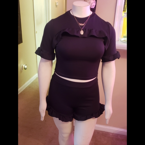 2 Piece Ruffled Set - Picture 4 of 4